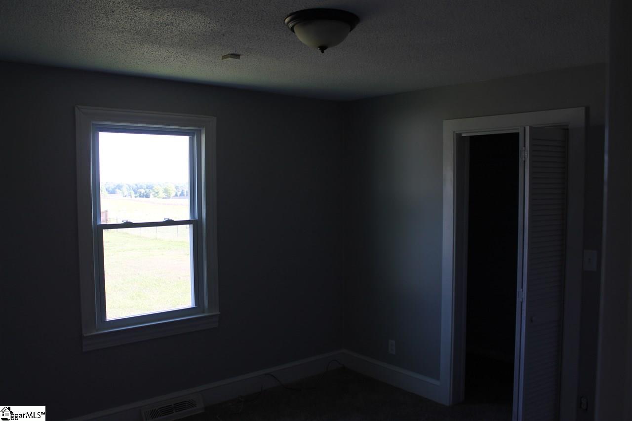 602 Mountainview Road Boiling Springs, SC 29316 - Photo 8 of 16