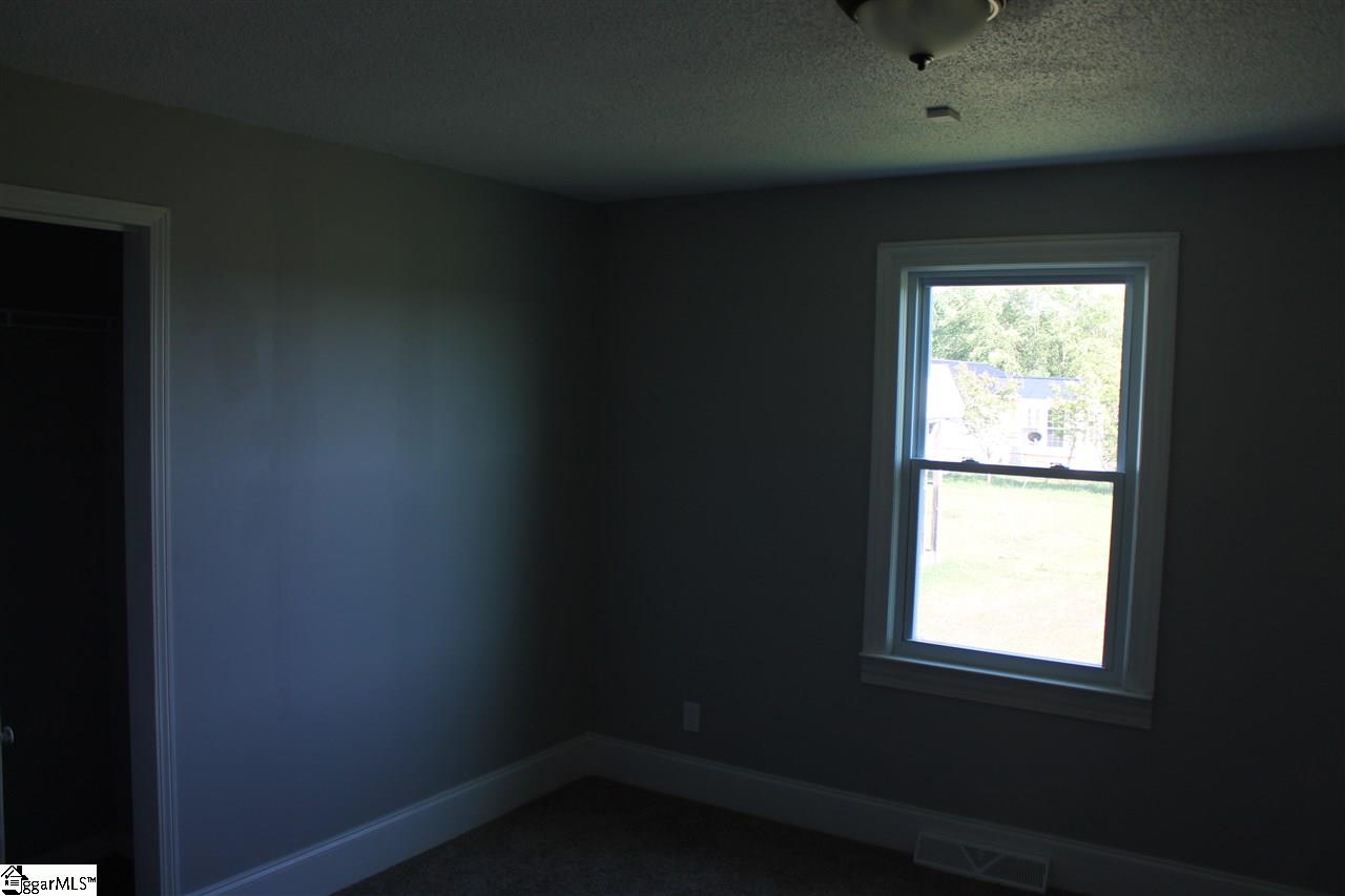602 Mountainview Road Boiling Springs, SC 29316 - Photo 9 of 16