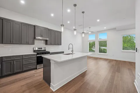 $499,999 | 200 West 56th Street, Unit 2103, Austin, TX 78751