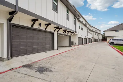 $499,999 | 200 West 56th Street, Unit 2103, Austin, TX 78751