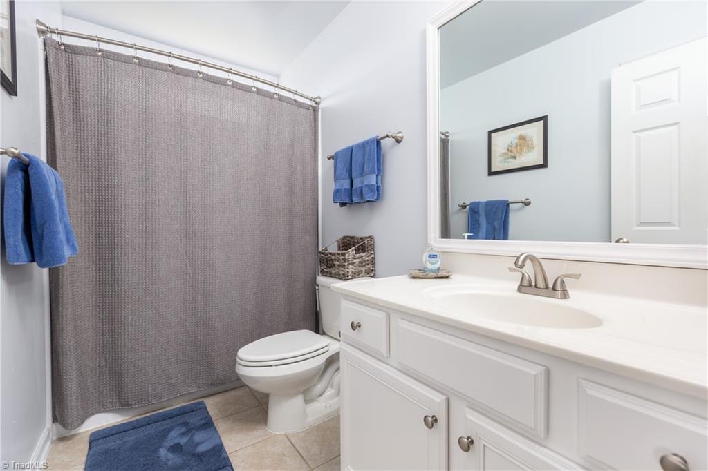 633 Ansley Way High Point, NC 27265 - Photo 17 of 29 Guest Bath