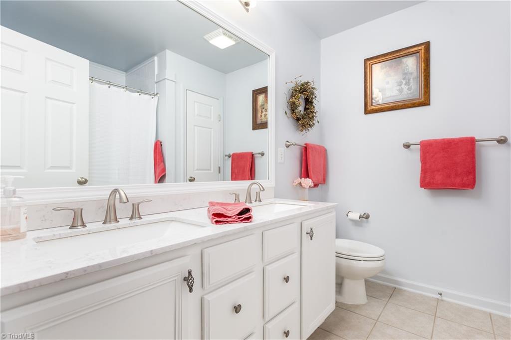 633 Ansley Way High Point, NC 27265 - Photo 22 of 29 Primary Bath