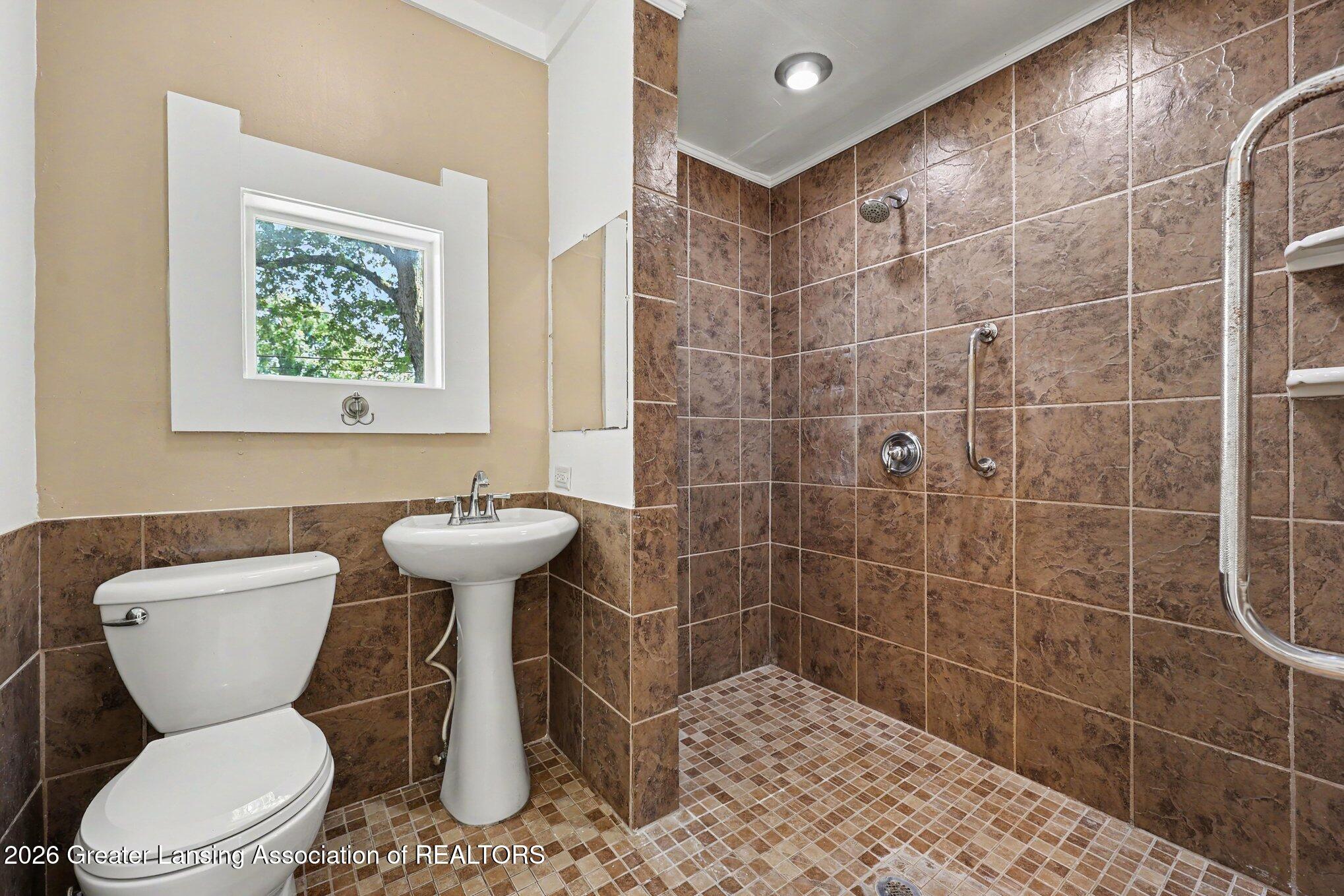 616 South Clinton Street Stockbridge, MI 49285 - Photo 14 of 24 Bathroom