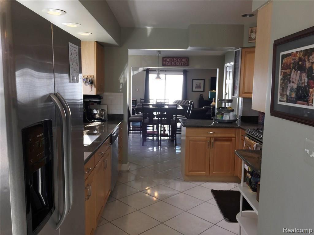 1580 Oxford Road Grosse Pointe, MI 48236 - Photo 9 of 23 Kitchen into Dining room.JPG