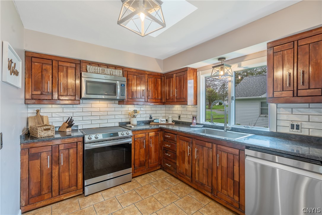 845 Forest Avenue Fulton, NY 13069 - Photo 11 of 49