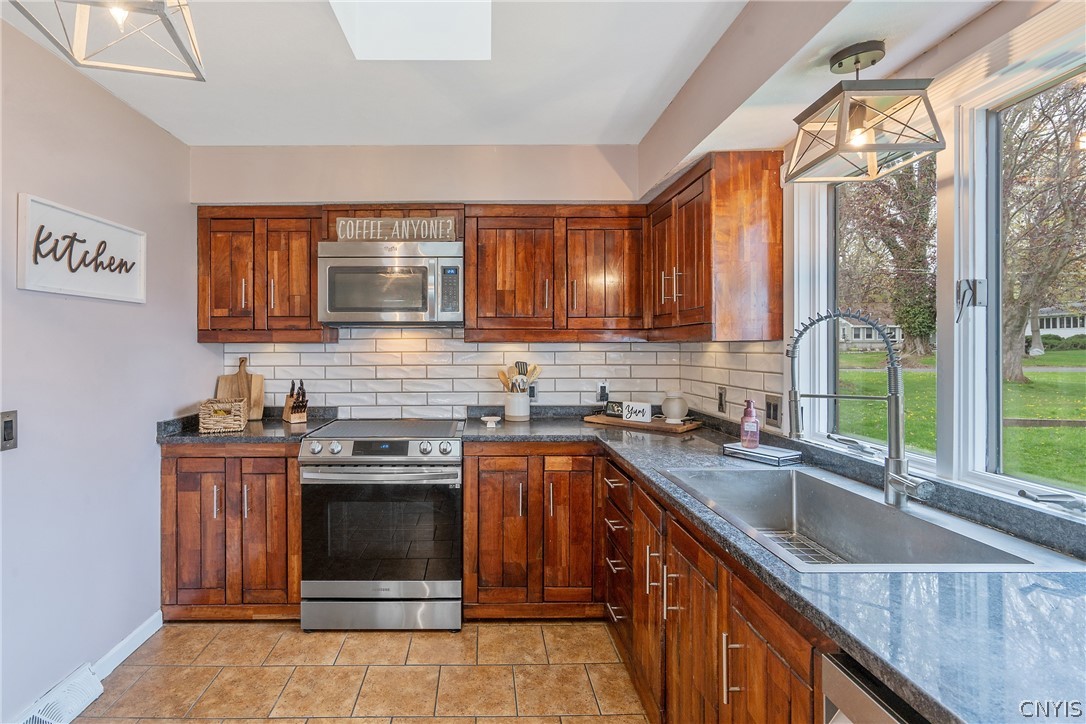 845 Forest Avenue Fulton, NY 13069 - Photo 9 of 49