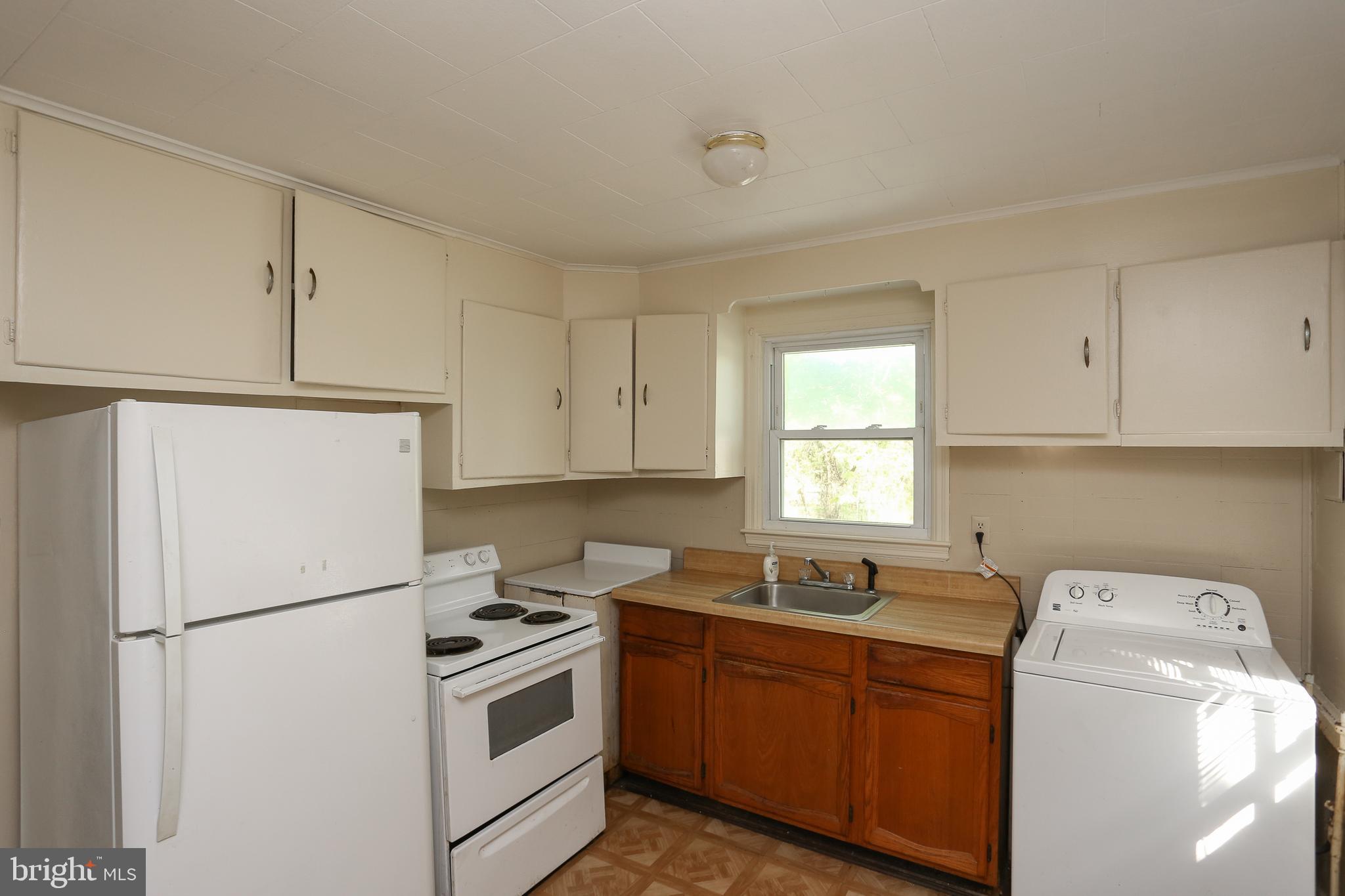 753 Powhatan Beach Road Pasadena, MD 21122 - Photo 4 of 31 Gallery Image 4