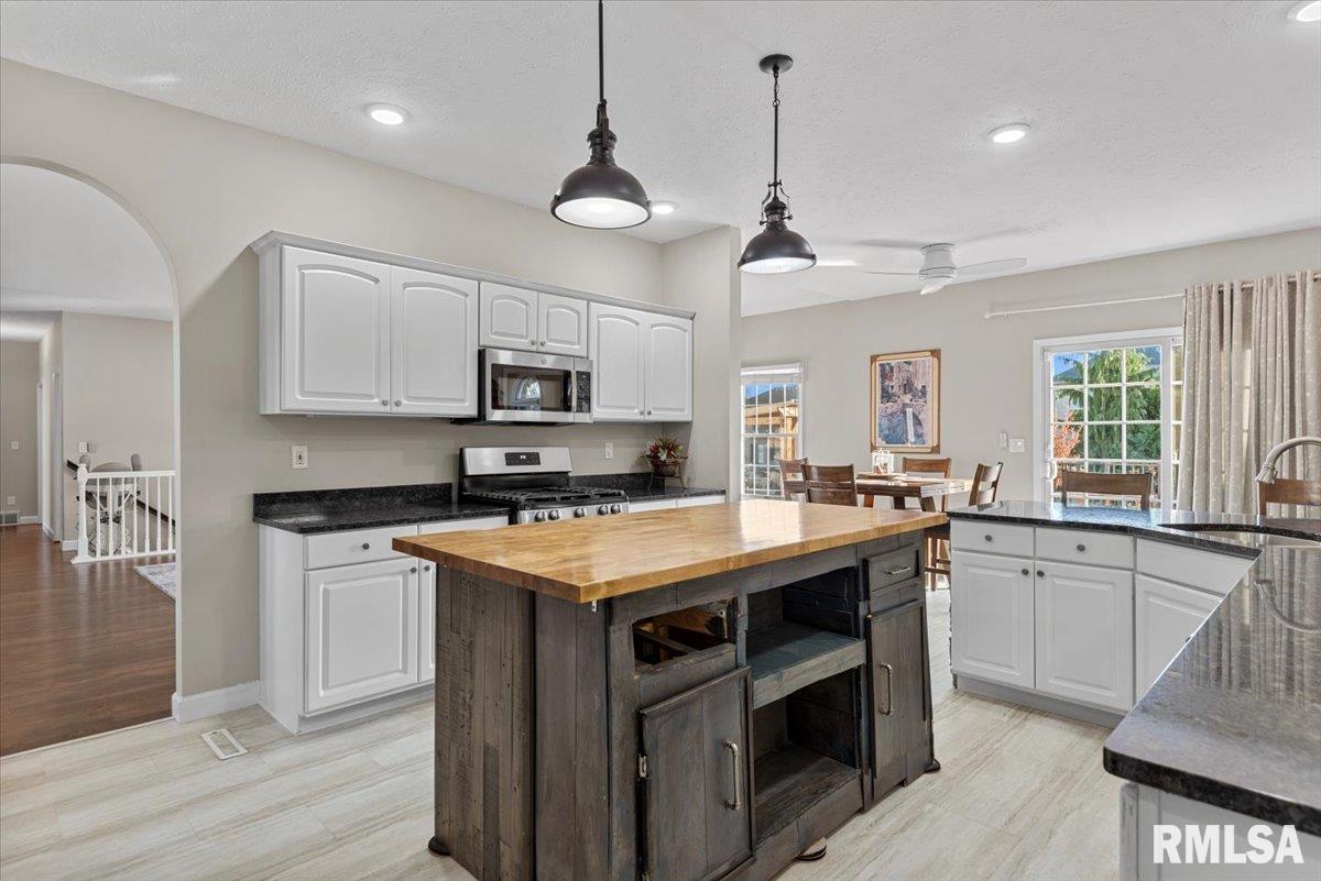 2716 Killarney Road Springfield, IL 62711 - Photo 12 of 48