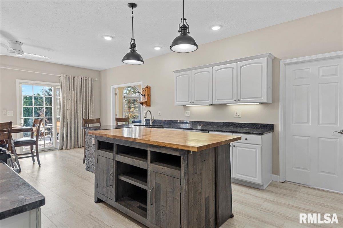 2716 Killarney Road Springfield, IL 62711 - Photo 13 of 48