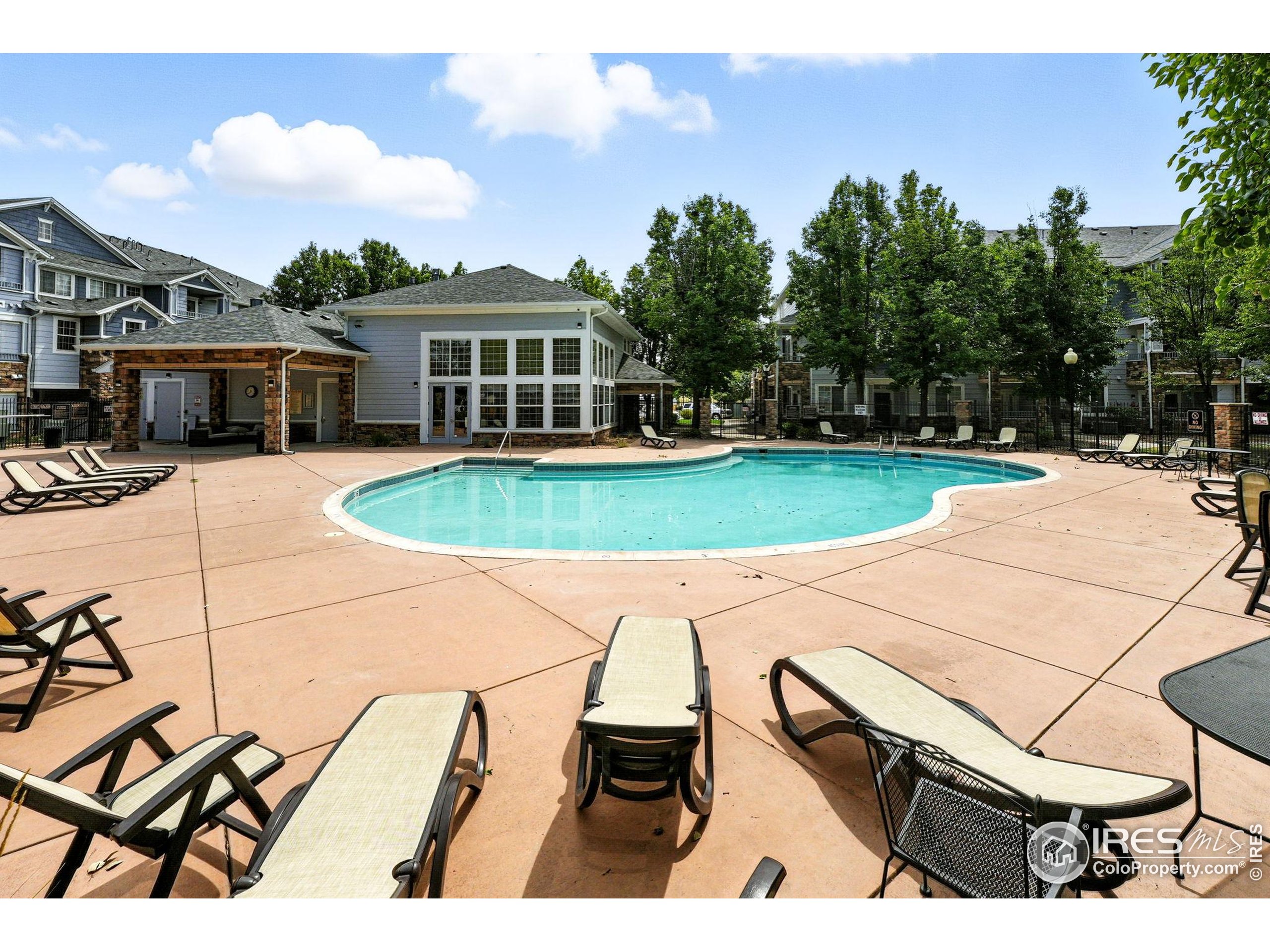 5255 Memphis Street, Unit 312 Denver, CO 80239 - Photo 40 of 44 a view of a backyard with sitting area