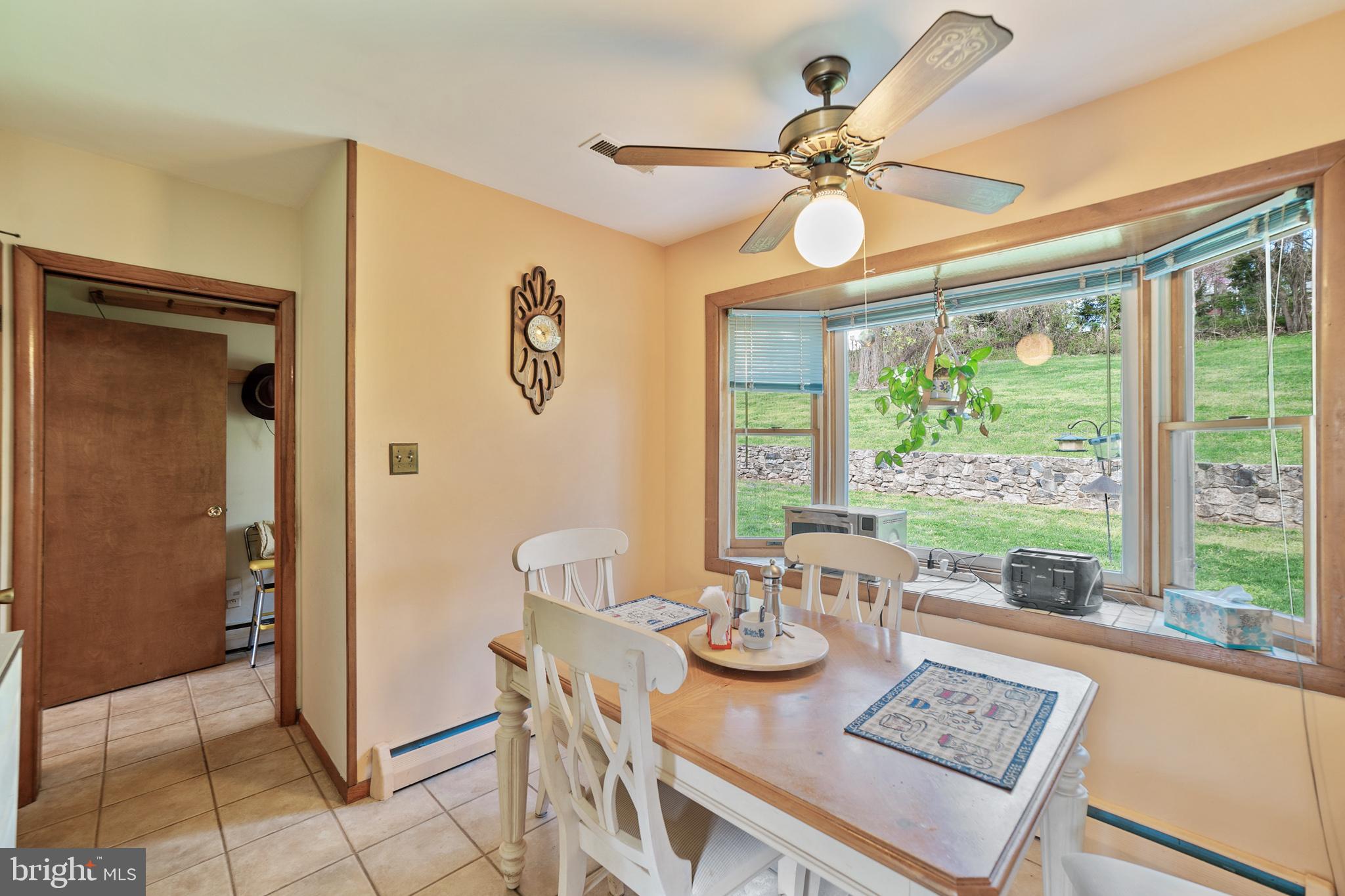 108 Hillside Road Baltimore, MD 21228 - Photo 5 of 36 Breakfast area - eat in kitchen