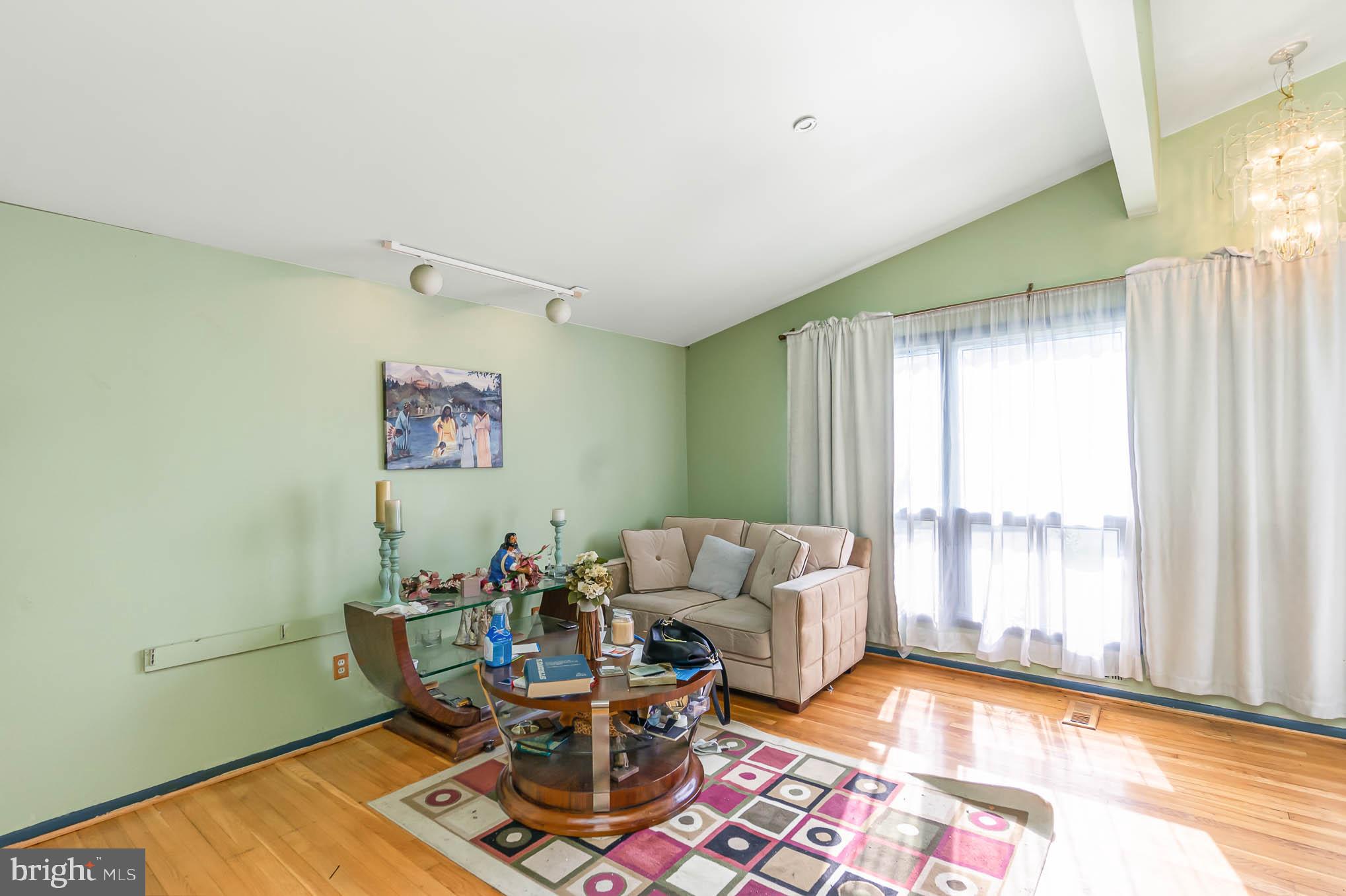3322 Southgreen Road Baltimore, MD 21244 - Photo 3 of 28