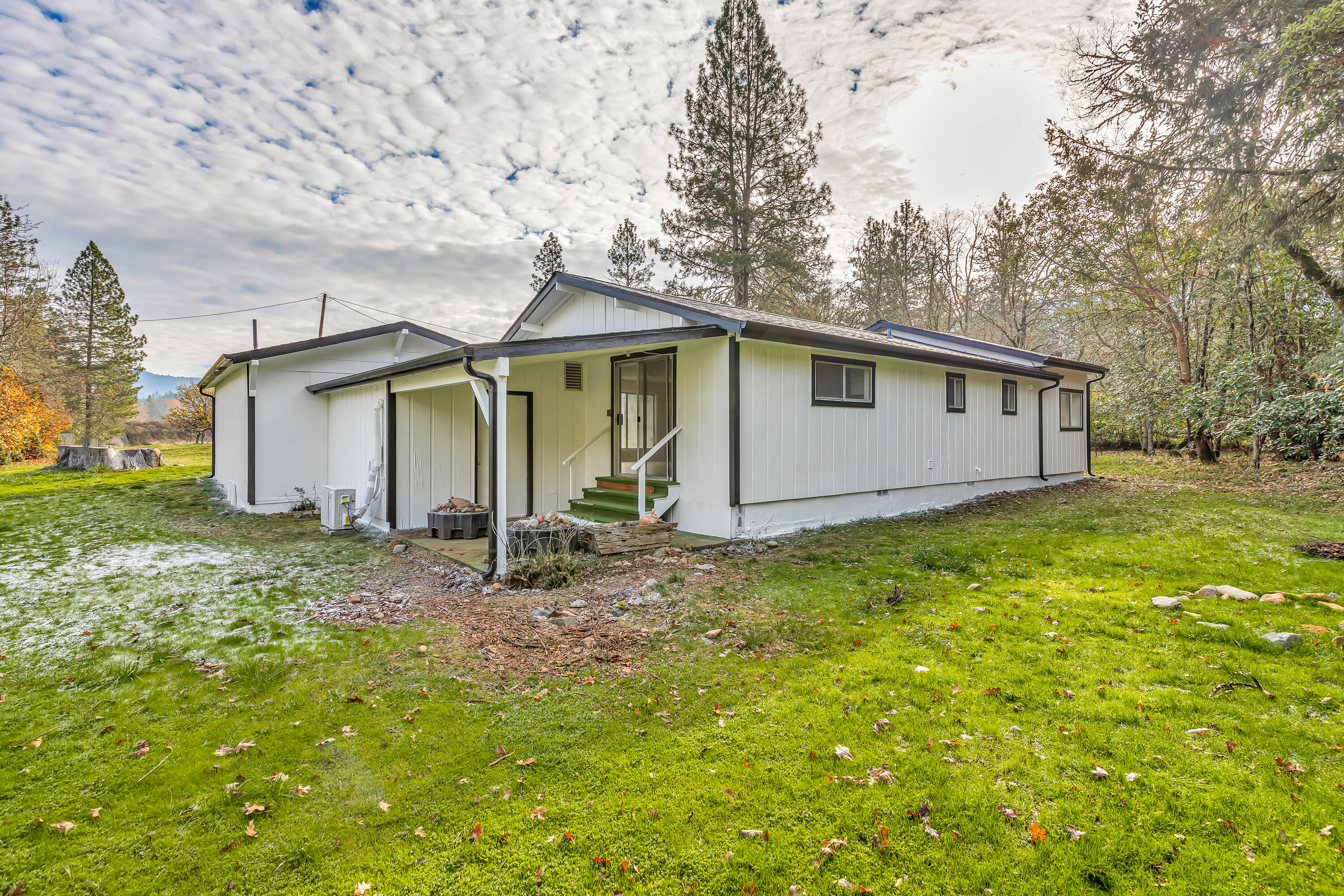 180 Long Acres Road Grants Pass, OR 97527 - Photo 24 of 35 9R9A9145