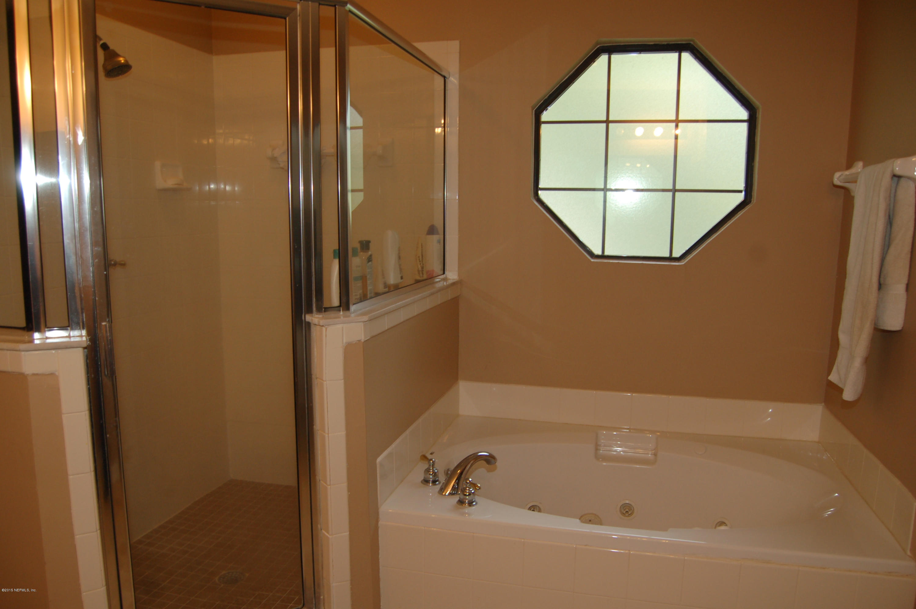 611 Spanish Wells Road Jacksonville, FL 32218 - Photo 25 of 34 Master Bath Garden Tub