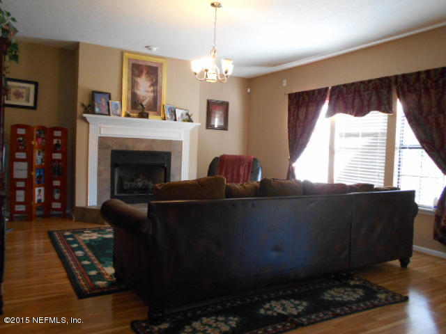 611 Spanish Wells Road Jacksonville, FL 32218 - Photo 8 of 34 family room