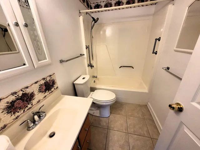 $2,200 | 1 Bittersweet Road, Unit 18, Nashua, NH 03060