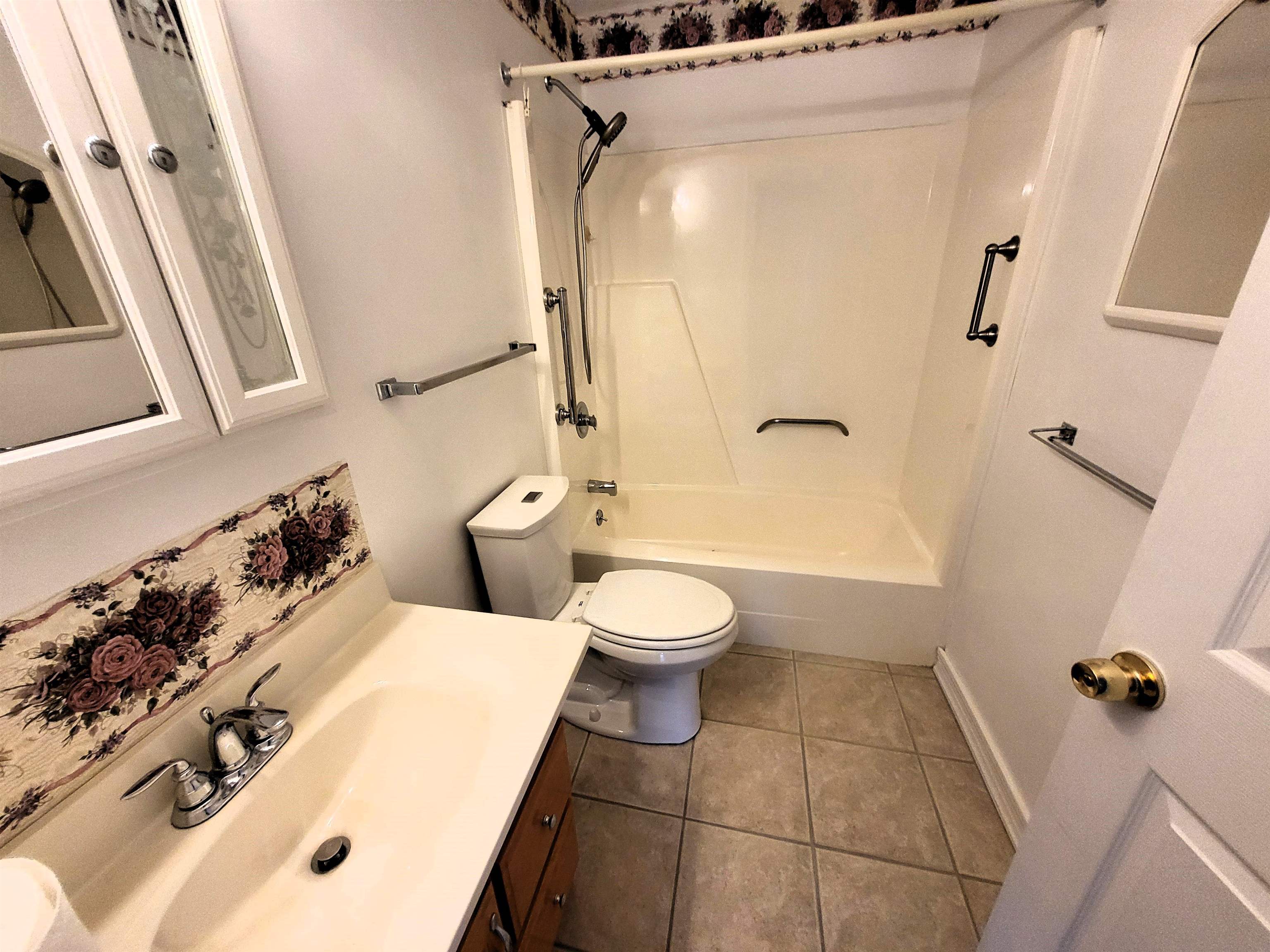 1 Bittersweet Road, Unit 18 Nashua, NH 03060 - Photo 8 of 11