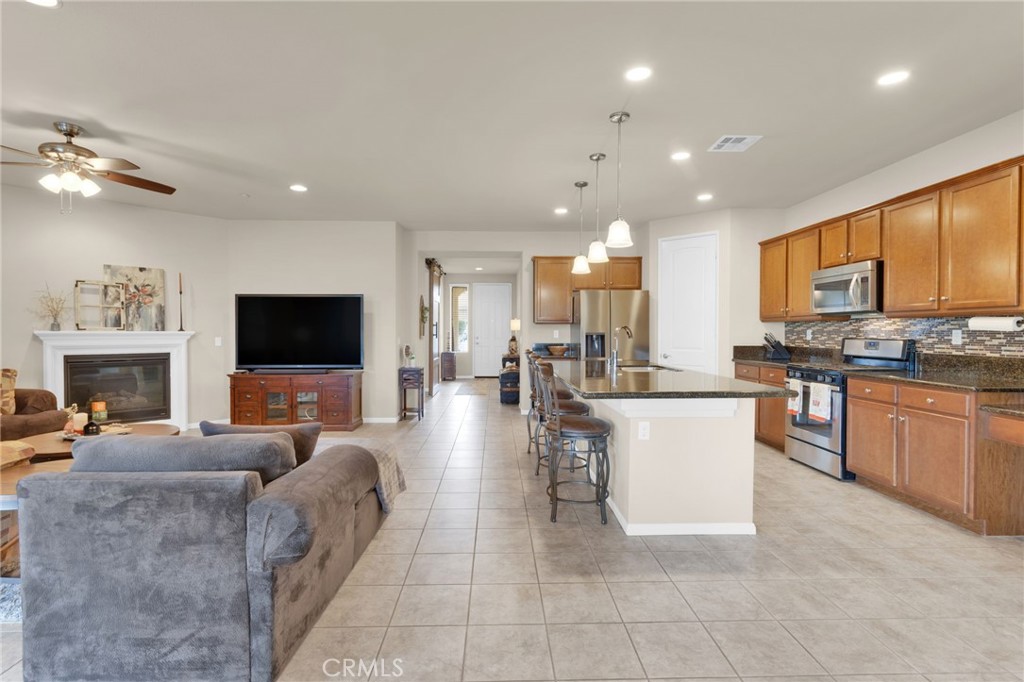 10857 Green Valley Road Apple Valley, CA 92308 - Photo 6 of 51
