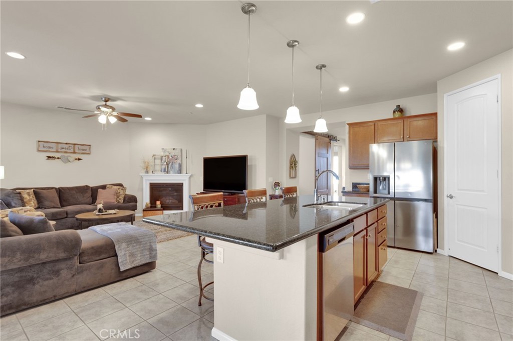 10857 Green Valley Road Apple Valley, CA 92308 - Photo 7 of 51
