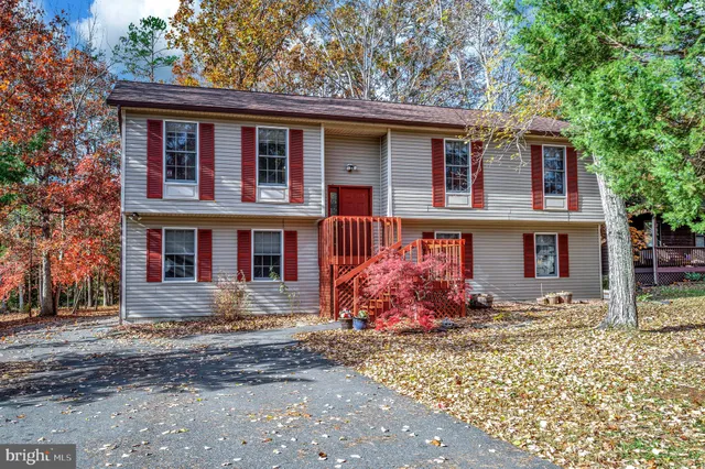 $389,900 | 205 Fairfax Lane, Locust Grove, VA 22508