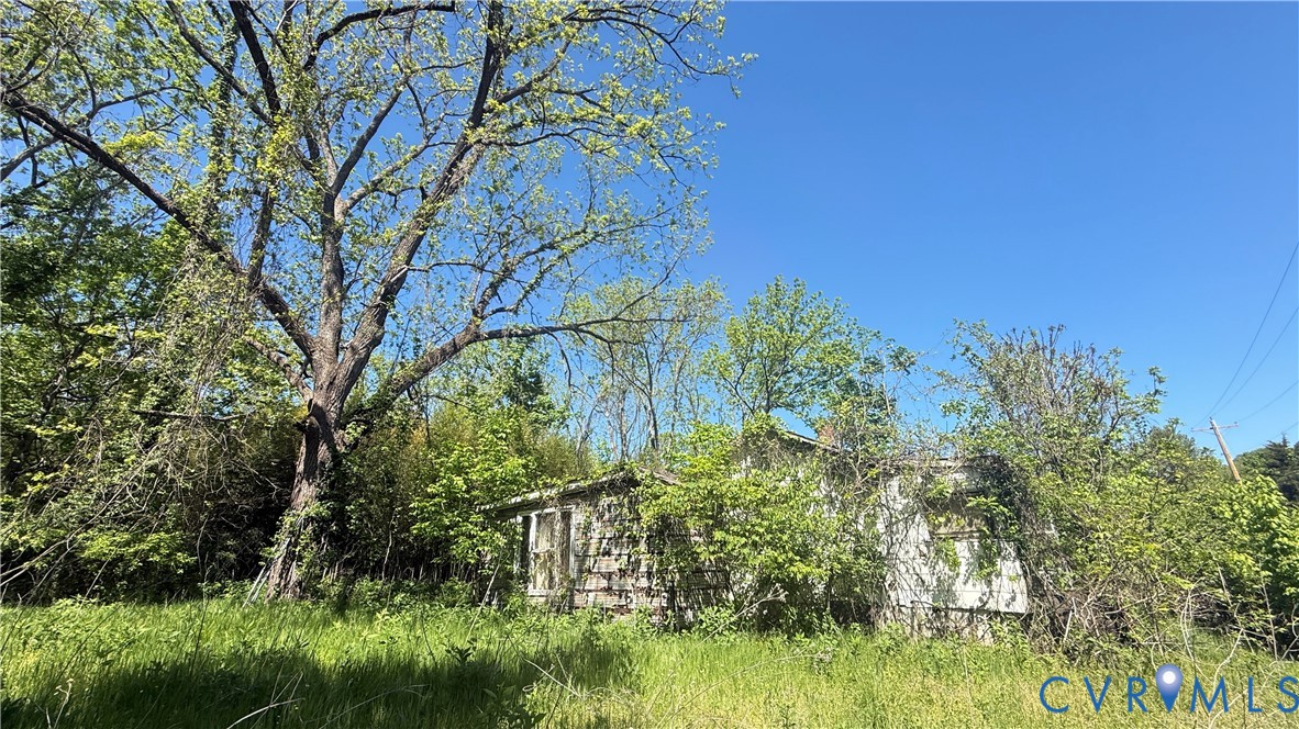 3339 Stoney Battery Road Troutville, VA 24175 - Photo 2 of 11 a backyard of a house with lots of green space