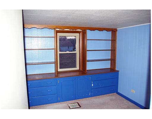 198 Main Street Springvale, ME 04083 - Photo 9 of 18 Den/Family/Great Room. Den