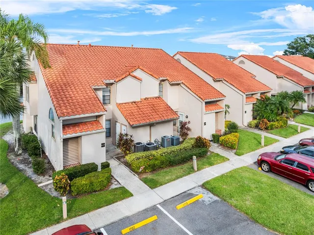 $158,000 | 1710 Garden Lake Drive, Unit 1710, Winter Haven, FL 33884