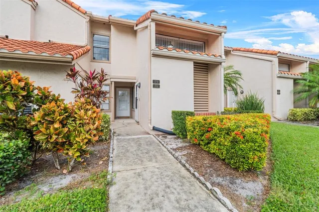 $158,000 | 1710 Garden Lake Drive, Unit 1710, Winter Haven, FL 33884