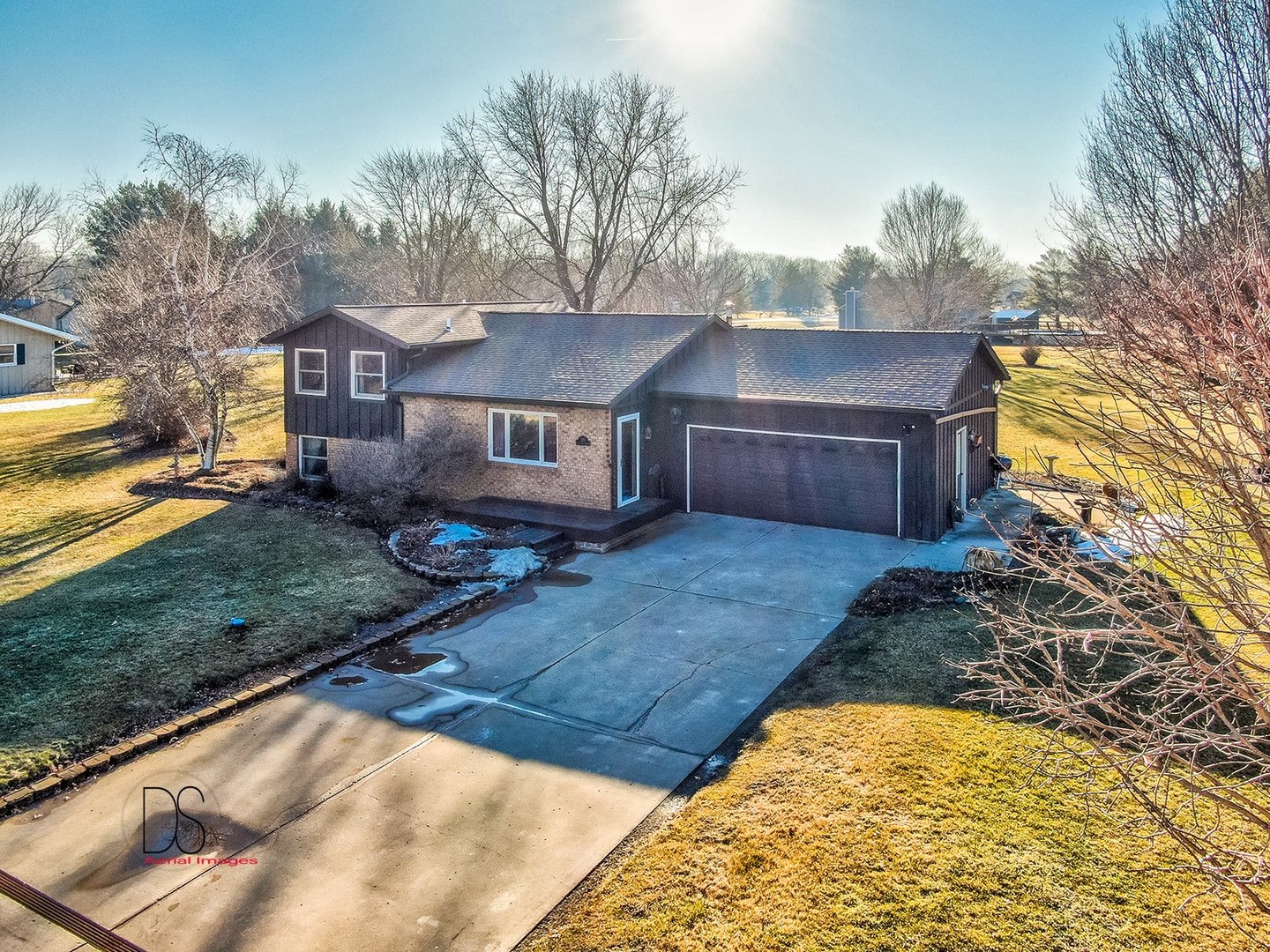 2983 East 1520th Road Ottawa, IL 61350 - Photo 2 of 21 a view of a house with a yard