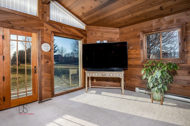 2983 East 1520th Road Ottawa, IL 61350 - Photo 13 of 21 a living room with furniture and a flat screen tv