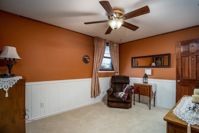2983 East 1520th Road Ottawa, IL 61350 - Photo 21 of 21 a workspace with furniture and window