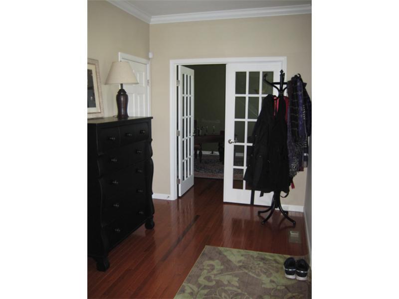 126 Walnut Drive McKees Rocks, PA 15136 - Photo 4 of 24 Entry/Foyer.