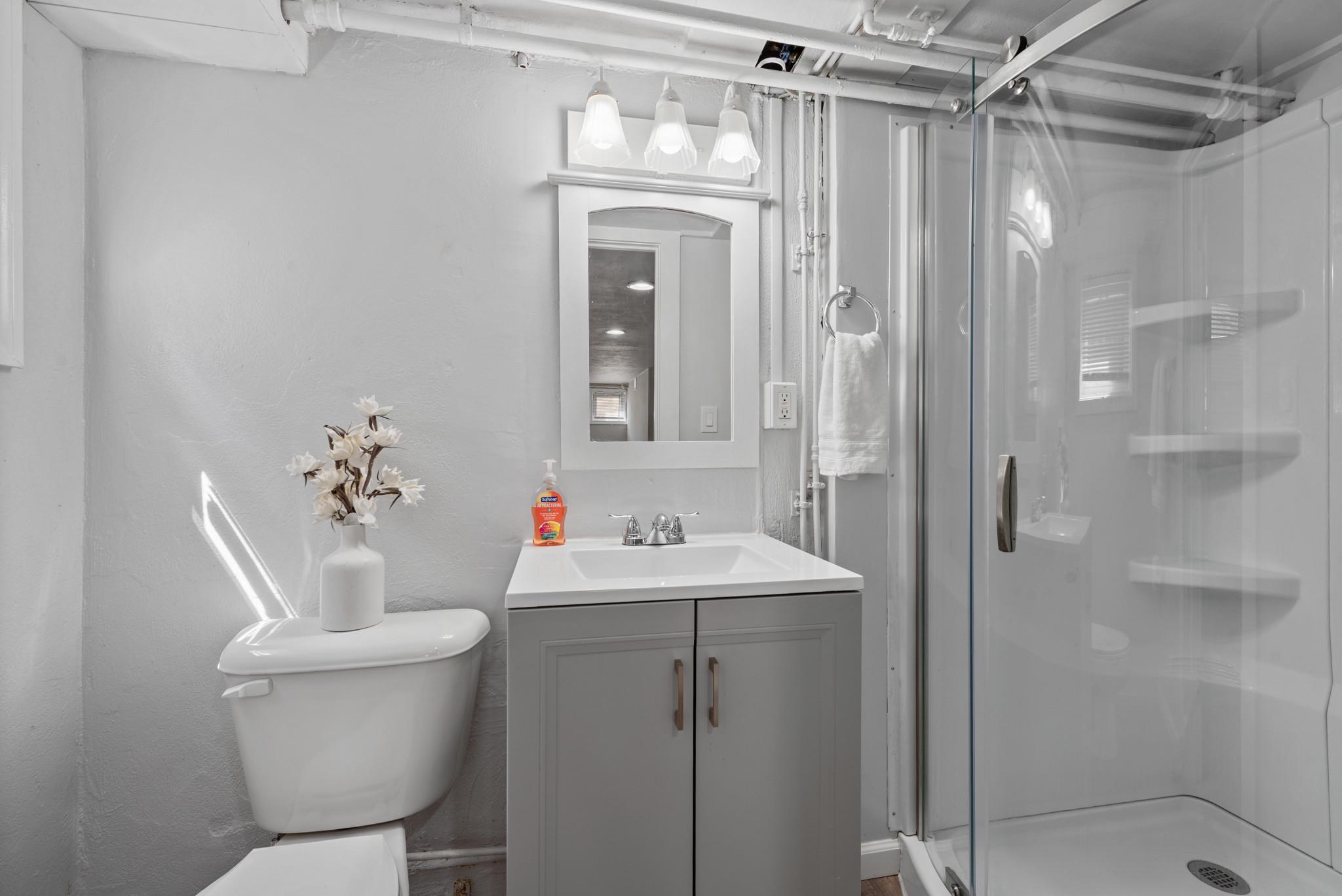 261 Ridge Avenue Towson, MD 21286 - Photo 27 of 34 Full Bath