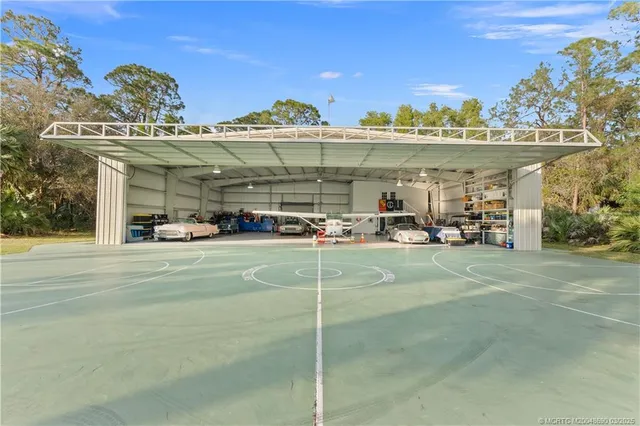 a view of a fountain in front of the house
