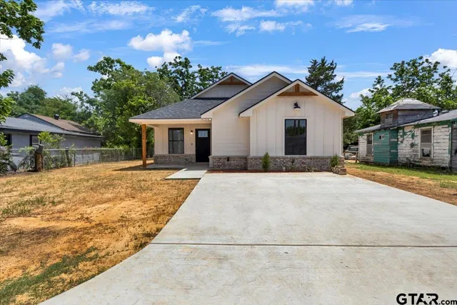 a view of a white house with a yard