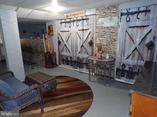 a view of entryway and hall