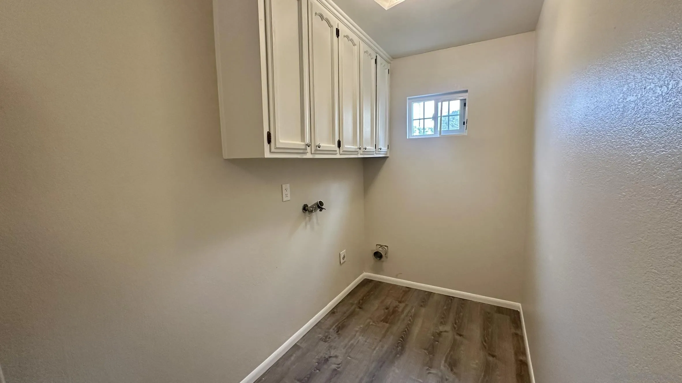 16142 Dartolo Road Ramona, CA 92065 - Photo 29 of 31 a view of an empty room with wooden floor and a window