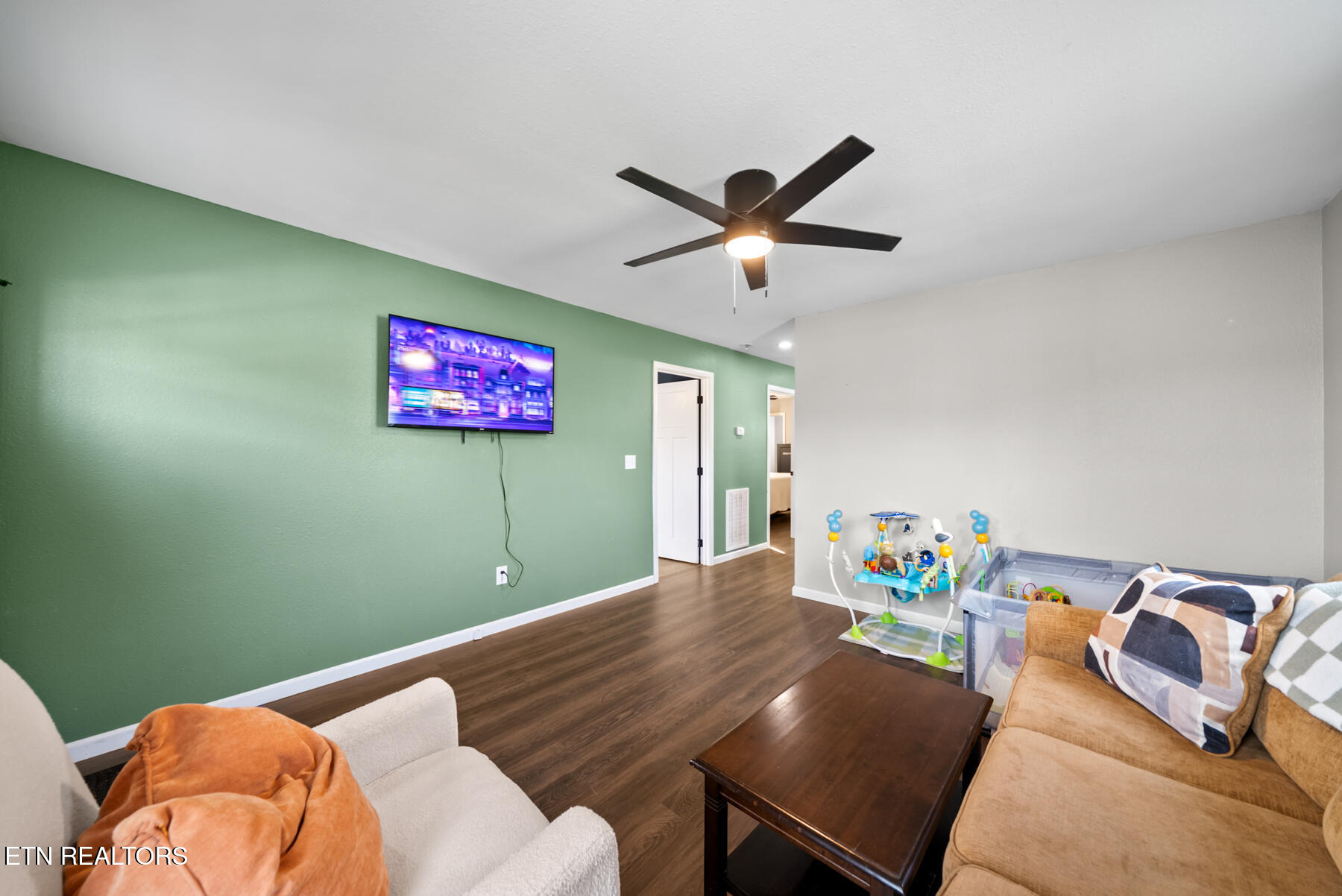 233 Hebbertsburg Road Crab Orchard, TN 37723 - Photo 15 of 40 Living Room
