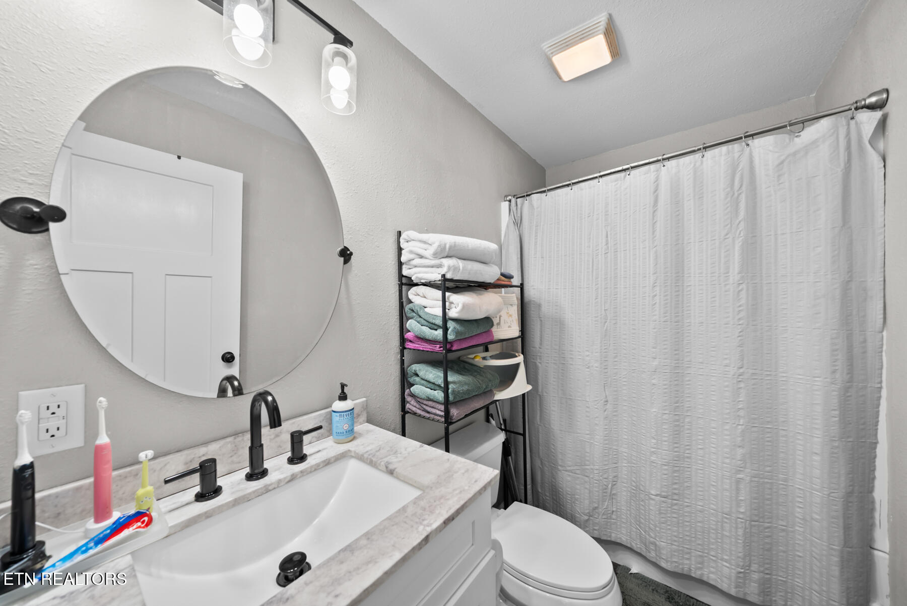 233 Hebbertsburg Road Crab Orchard, TN 37723 - Photo 24 of 40 Bathroom