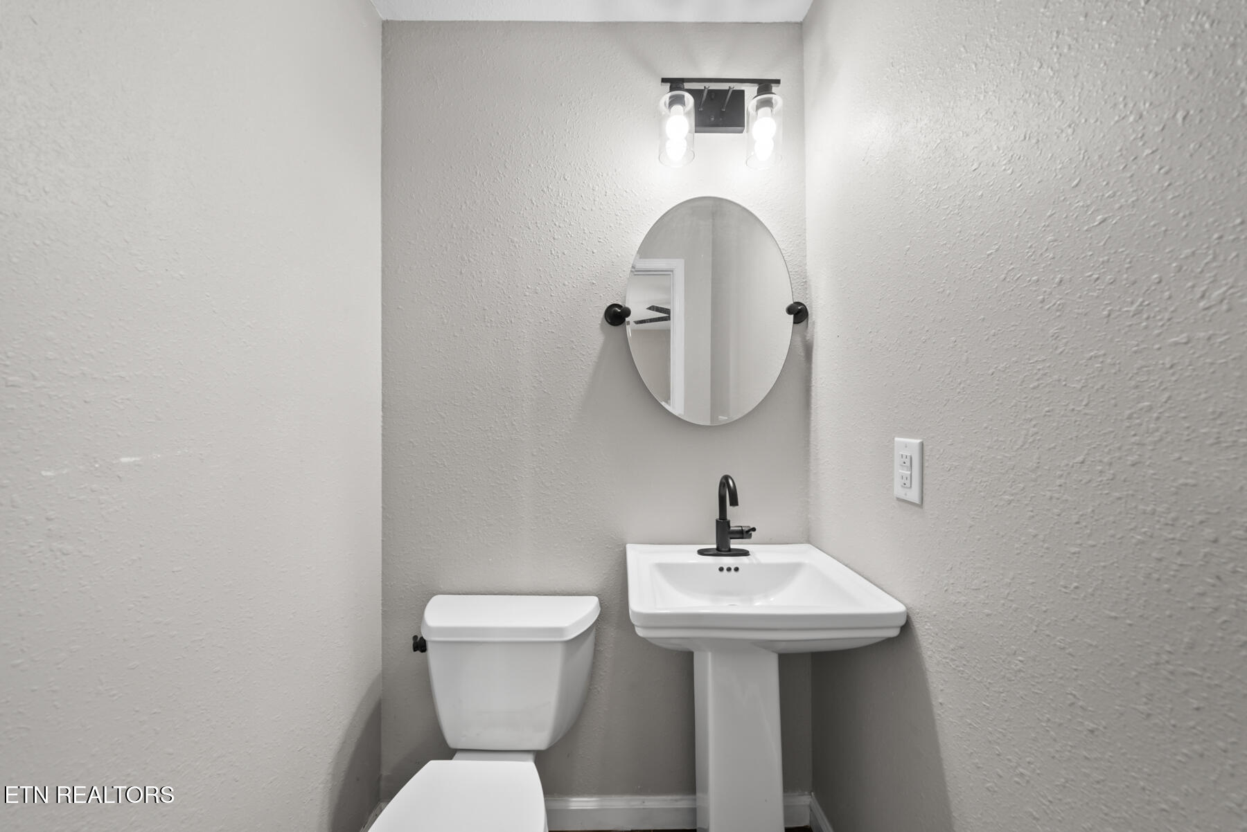 233 Hebbertsburg Road Crab Orchard, TN 37723 - Photo 27 of 40 Bathroom