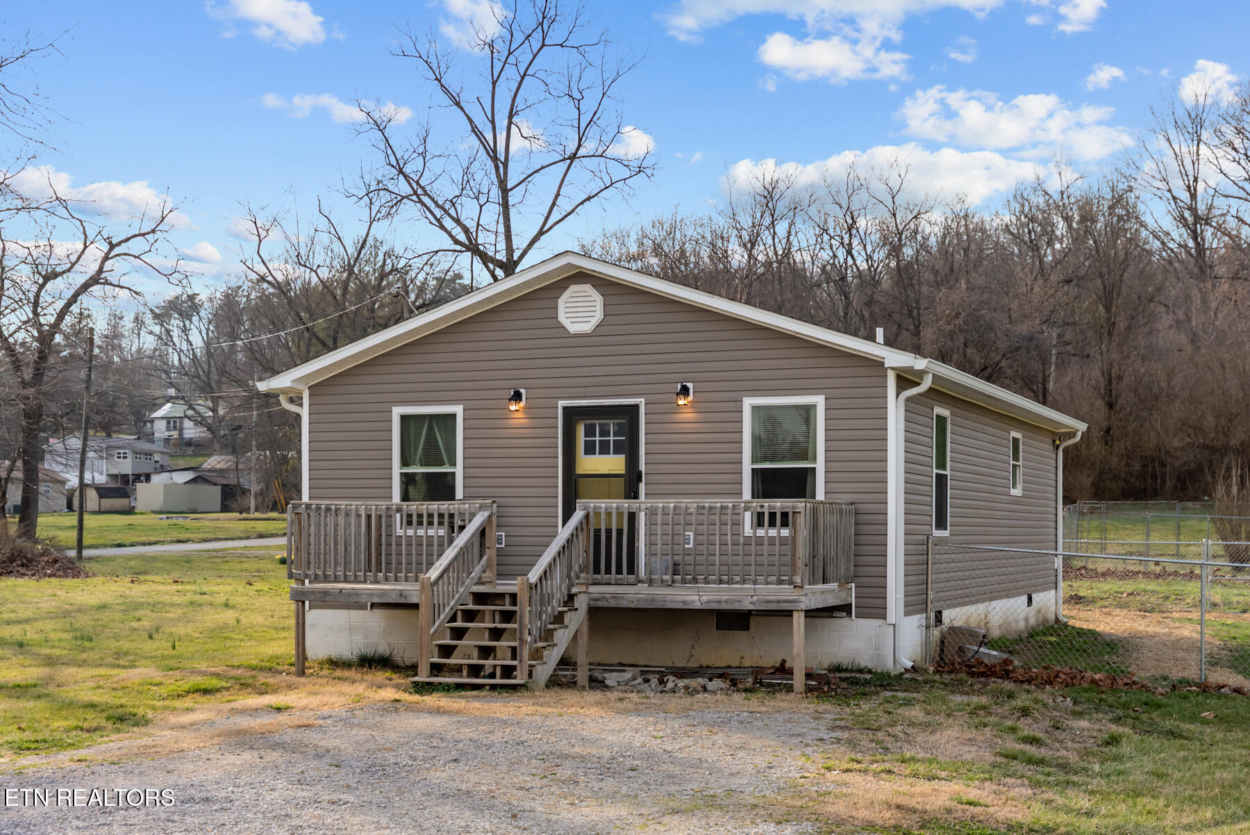 233 Hebbertsburg Road Crab Orchard, TN 37723 - Photo 5 of 40 Front of House