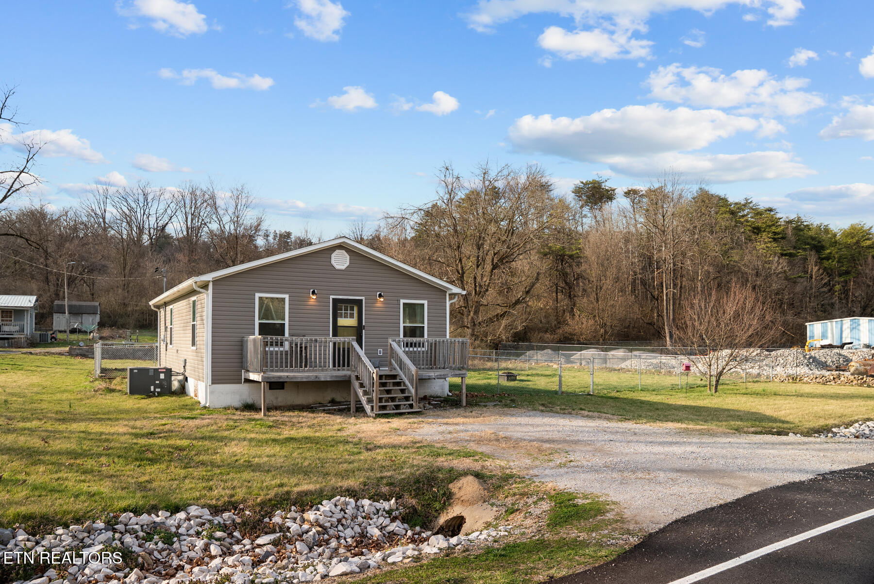 233 Hebbertsburg Road Crab Orchard, TN 37723 - Photo 6 of 40 Front of House