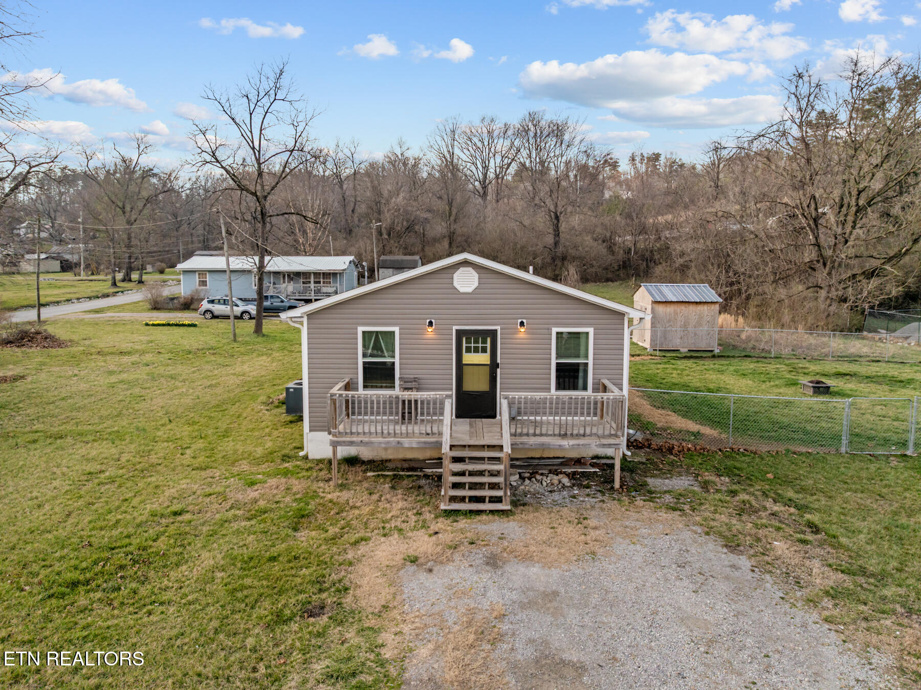 233 Hebbertsburg Road Crab Orchard, TN 37723 - Photo 7 of 40 Front of House