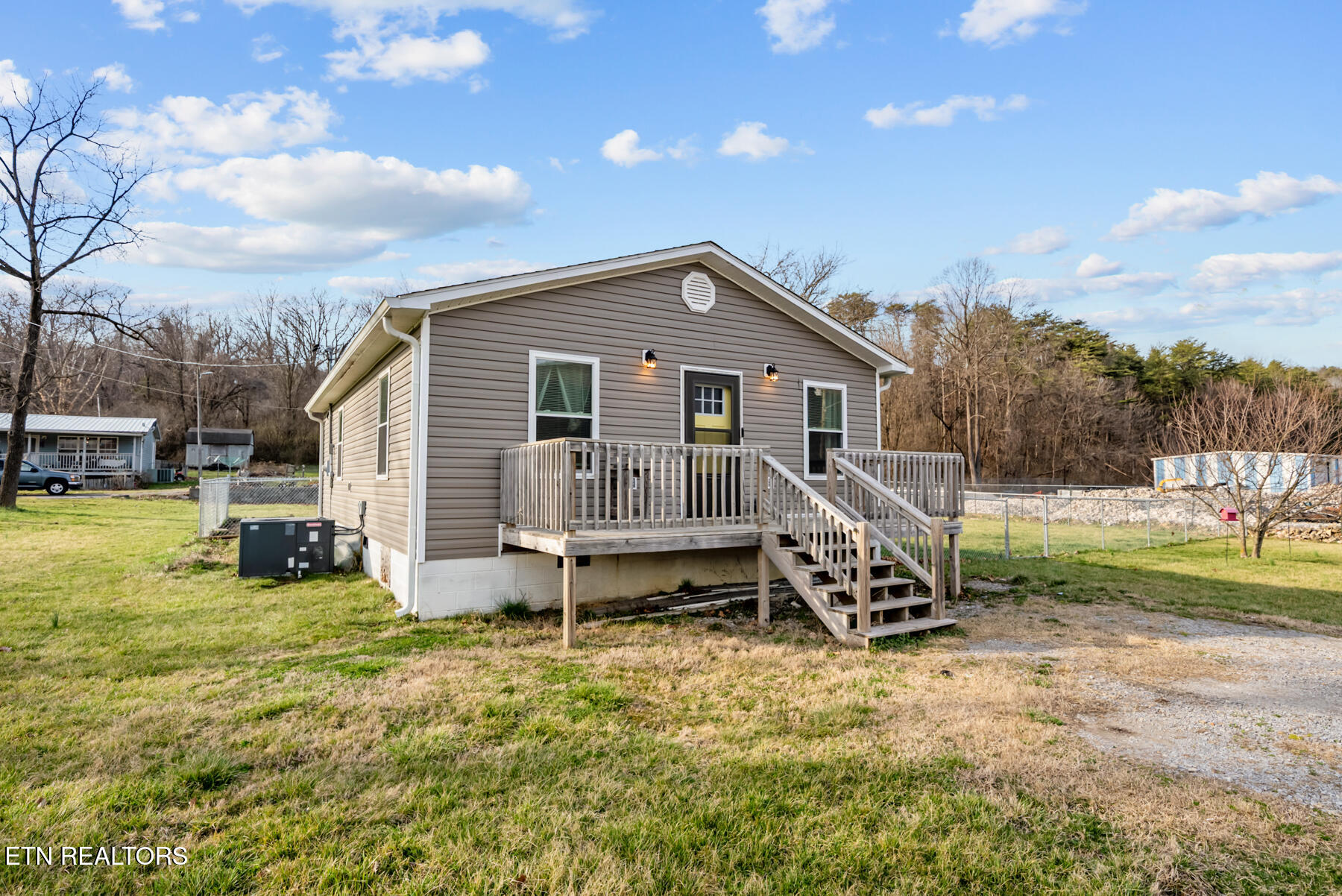 233 Hebbertsburg Road Crab Orchard, TN 37723 - Photo 9 of 40 Front of House