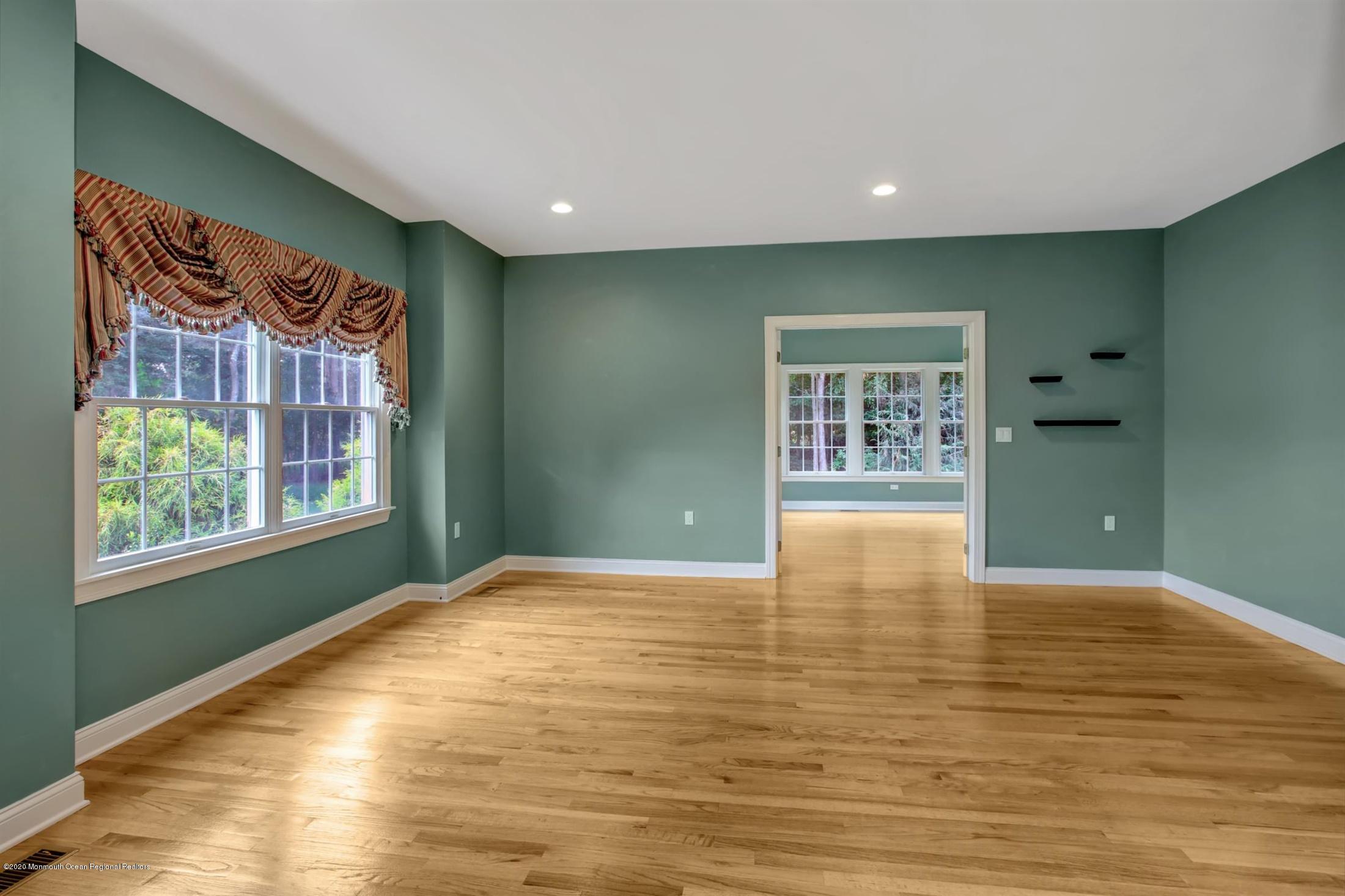 502 West Farms Road Howell, NJ 07731 - Photo 10 of 41 10-Living