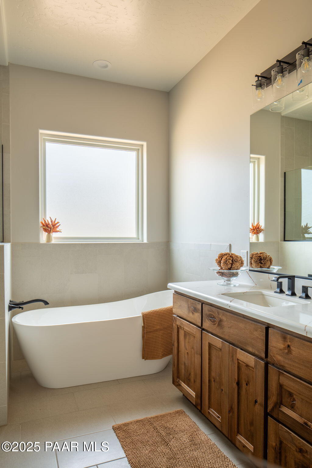 9596 North Bridle Ridge Road Prescott, AZ 86305 - Photo 28 of 58 a view of a bathtub in a room