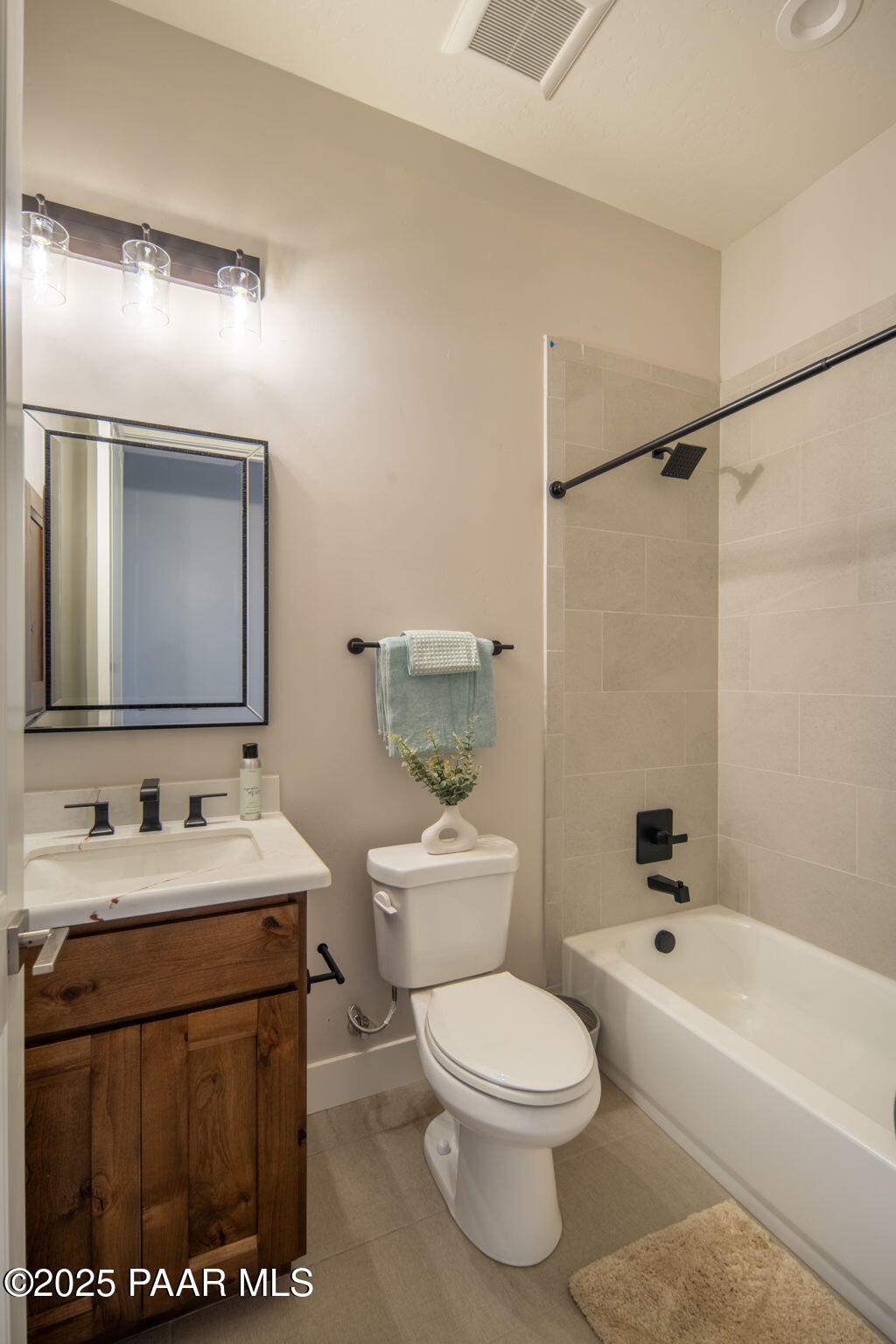 9596 North Bridle Ridge Road Prescott, AZ 86305 - Photo 38 of 58 a bathroom with a toilet a sink and bathtub