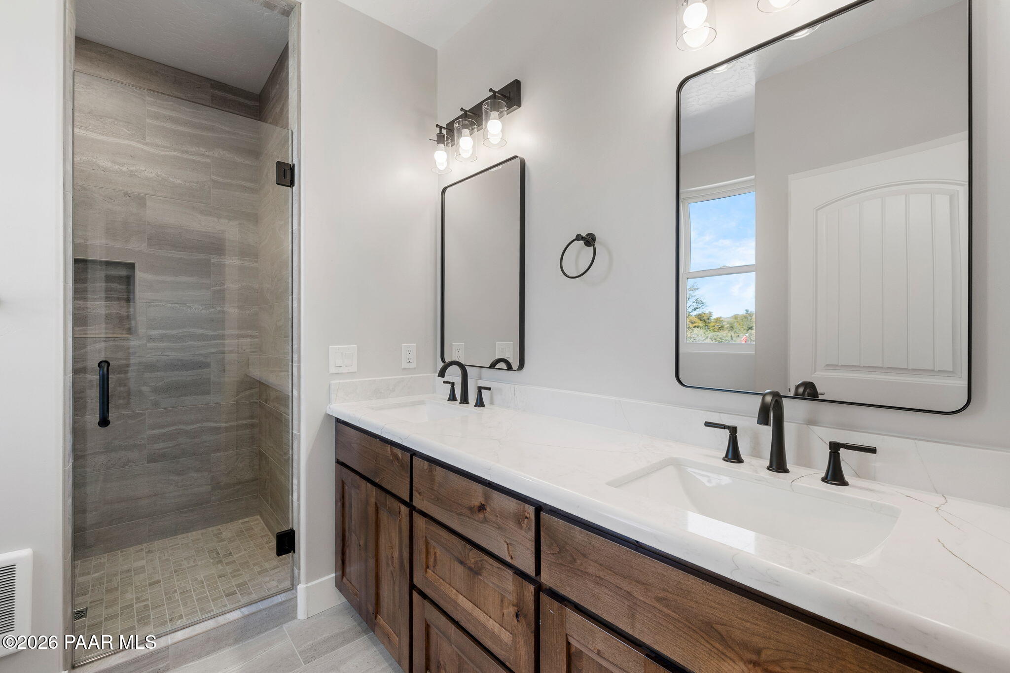 9596 North Bridle Ridge Road Prescott, AZ 86305 - Photo 38 of 45 38-Casita Primary Bathroom