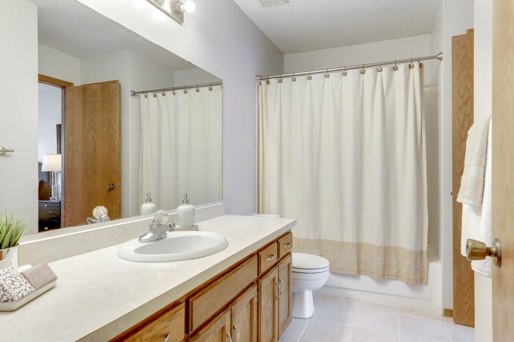 1528 Sherwood Road Shoreview, MN 55126 - Photo 15 of 24 Gallery Image 15