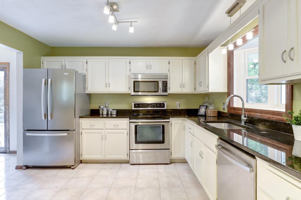 1528 Sherwood Road Shoreview, MN 55126 - Photo 9 of 24 Gallery Image 9